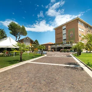 Hotel Centro Vacanze Opera Nascimbeni