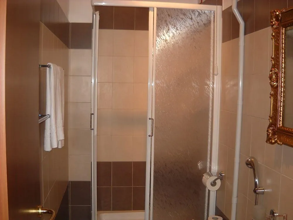 Rome'S Best Holidays Guest House  Rzym